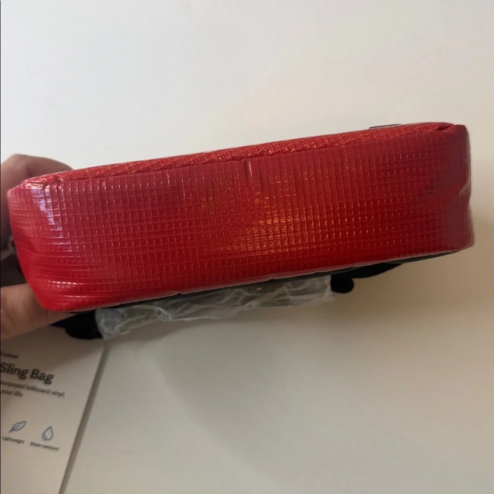 RAREFORM Zion Sling Bag Tomato Red